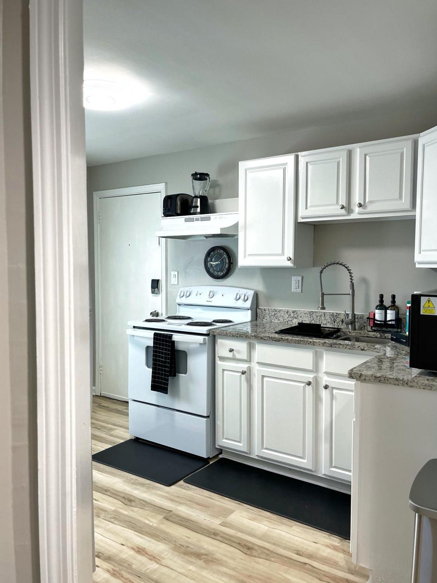 *New* The Cozy Haven, 5 Minutes To Atl Airport Apartment แอตแลนตา ภายนอก รูปภาพ